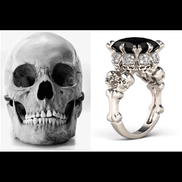 Other - Men’s black stone skull ring